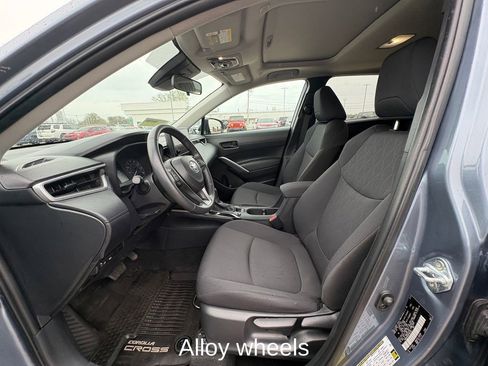 Used 2024 Toyota Corolla Cross LE w/ Moonroof Package AWD/4WD image 11