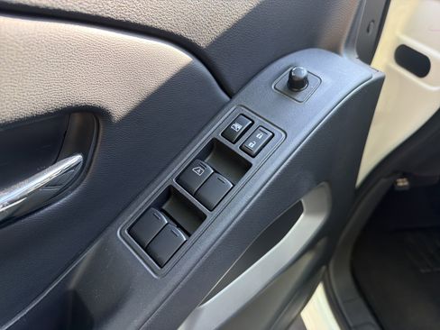 Used 2025 Nissan Frontier SV w/ SV Convenience Package RWD image 15