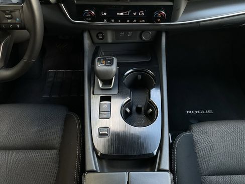 Used 2025 Nissan Rogue SV FWD image 15