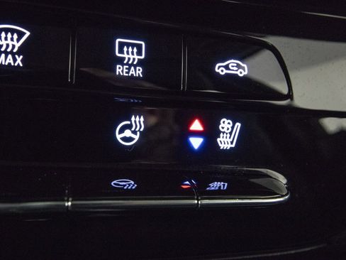 Used 2022 Chevrolet Bolt EUV Premier image 27