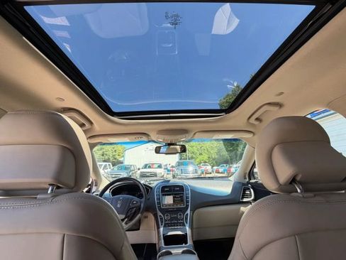 Used 2018 Lincoln MKX Reserve w/ Driver Assistance Package AWD/4WD image 12