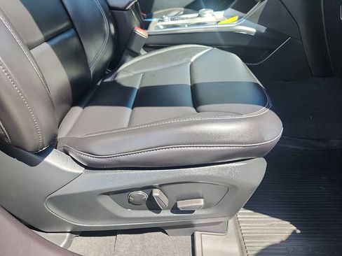 Used 2022 Ford Explorer XLT w/ Equipment Group 202A AWD/4WD image 37