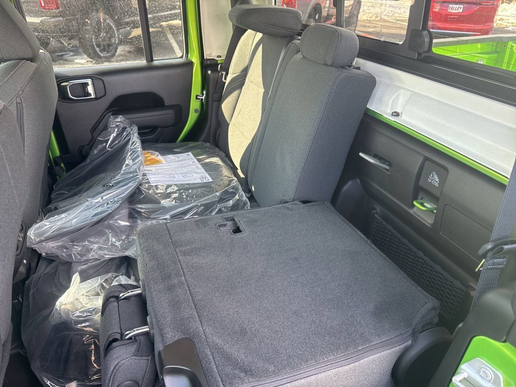 Used 2025 Jeep Gladiator Sport AWD/4WD image 43