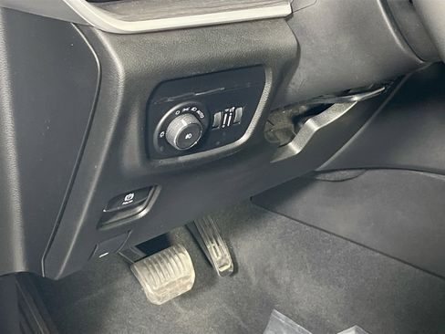 Used 2023 Jeep Grand Cherokee Limited image 10