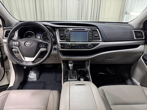 Used 2016 Toyota Highlander XLE AWD/4WD image 14