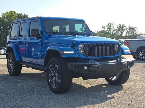 Used 2024 Jeep Wrangler Unlimited w/ Convenience Group AWD/4WD image 7