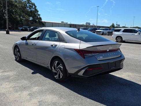 New 2025 Hyundai Elantra SEL image 5