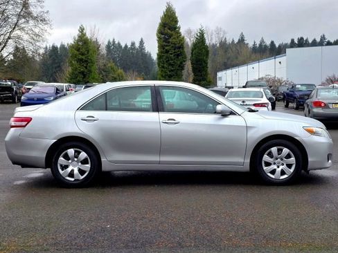 Used 2011 Toyota Camry LE image 8