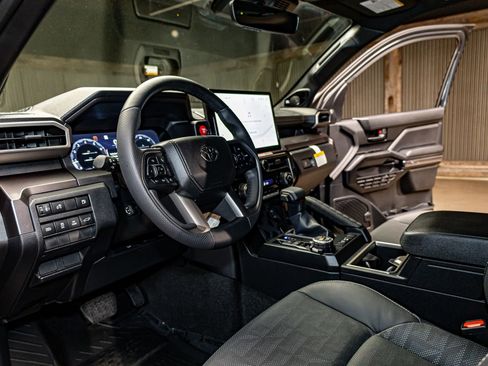 Used 2025 Toyota 4Runner TRD Off-Road Premium image 17