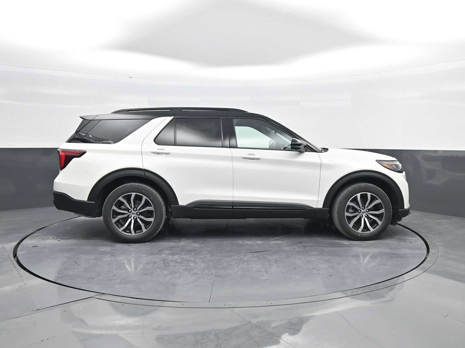 New 2026 Ford Explorer ST-Line AWD/4WD image 9