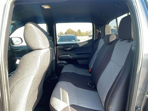 Used 2020 Toyota Tacoma TRD Off-Road image 18