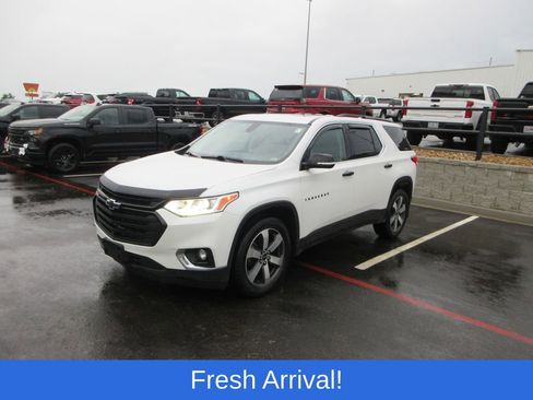 Used 2020 Chevrolet Traverse LT w/ LT Premium Package AWD/4WD image 1