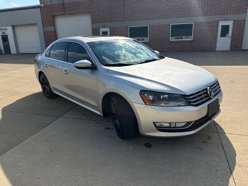 Used 2012 Volkswagen Passat TDI SEL Premium FWD image 3