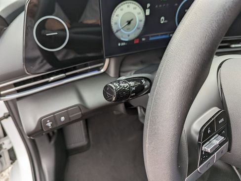 Used 2024 Hyundai Elantra SEL image 21