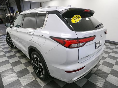 Used 2024 Mitsubishi Outlander 4WD Plug-In Hybrid image 10