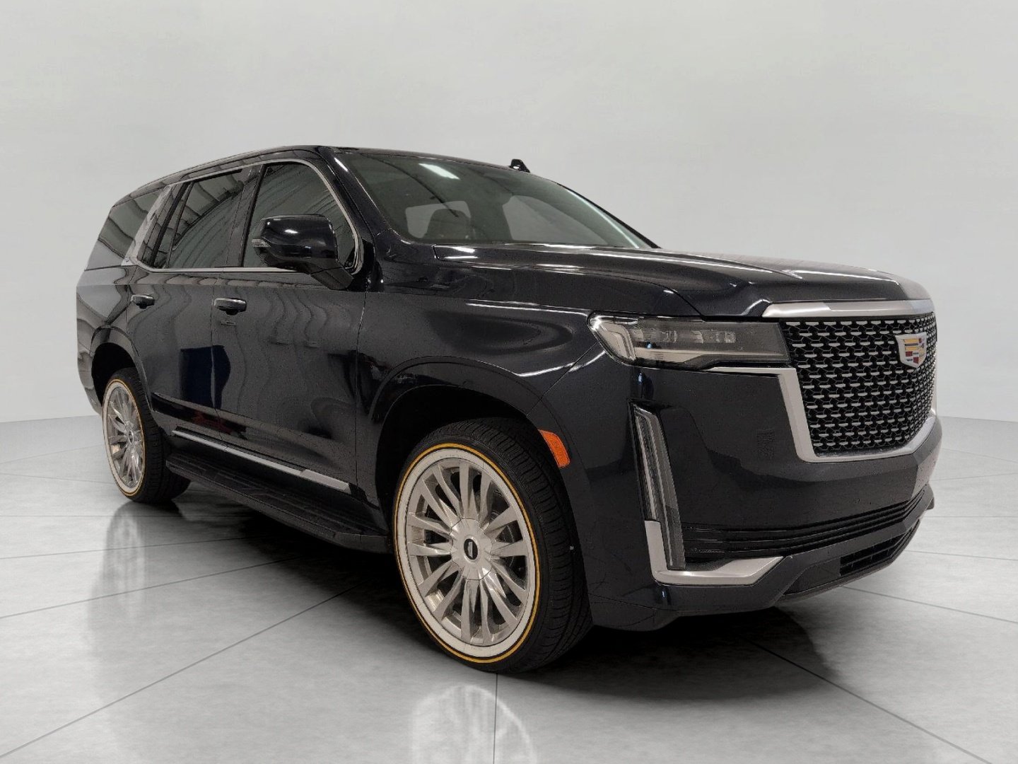 Used 2021 Cadillac Escalade Premium Luxury w/ Performance Package AWD/4WD image 1