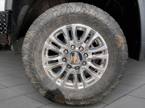 Used 2022 Chevrolet Silverado 2500 High Country w/ Technology Package AWD/4WD image 12