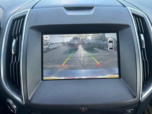 Used 2018 Ford Edge Titanium image 24