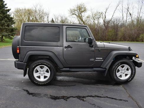 Used 2017 Jeep Wrangler Sport w/ Quick Order Package 24S AWD/4WD image 4
