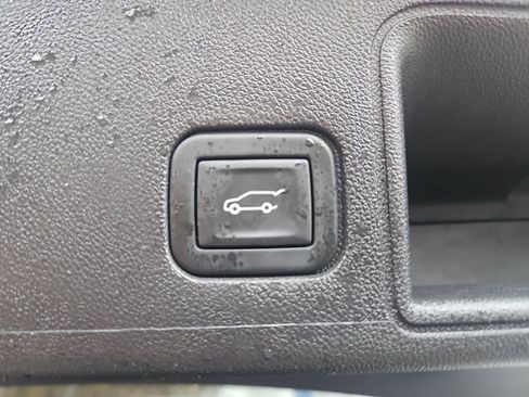 Used 2022 GMC Terrain SLT image 21