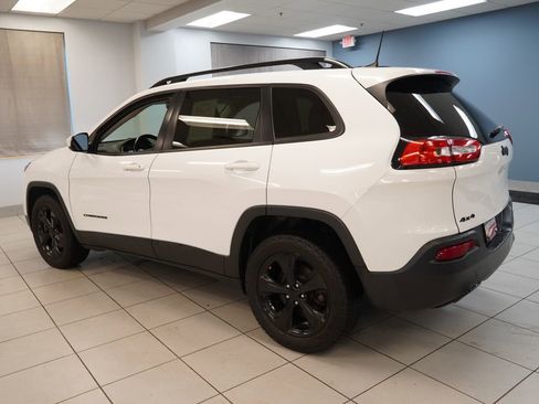 Used 2018 Jeep Cherokee Latitude w/ Altitude Package image 7