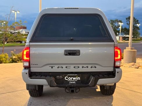 Used 2018 Toyota Tacoma TRD Off-Road AWD/4WD image 8