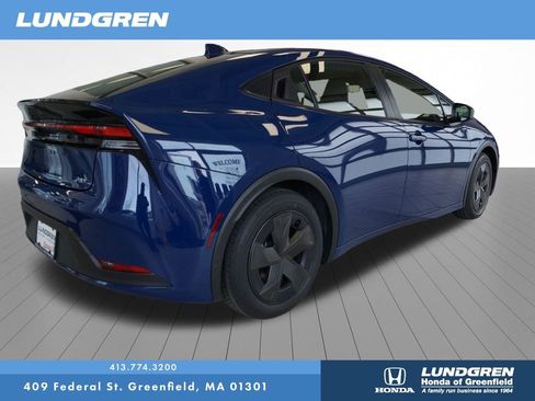 Used 2024 Toyota Prius LE FWD image 9