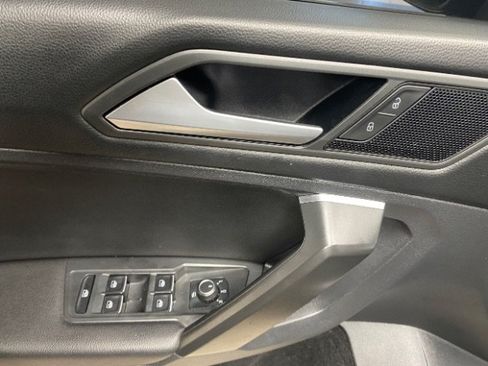 Used 2021 Volkswagen Tiguan SE FWD image 21