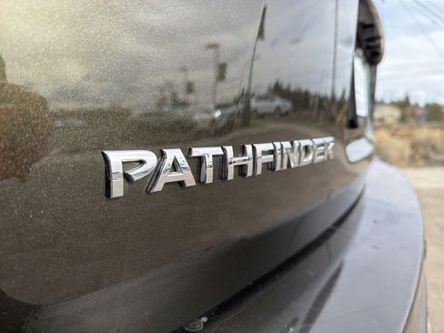 Used 2017 Nissan Pathfinder SL image 10
