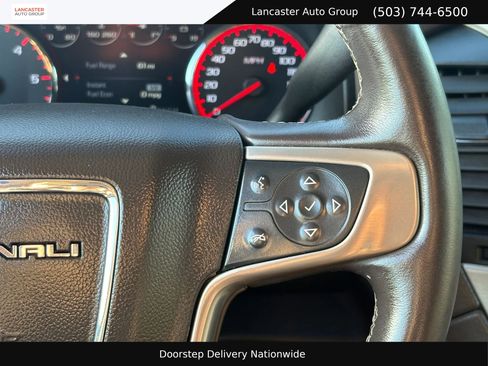 Used 2015 GMC Yukon Denali w/ Premium Package AWD/4WD image 9