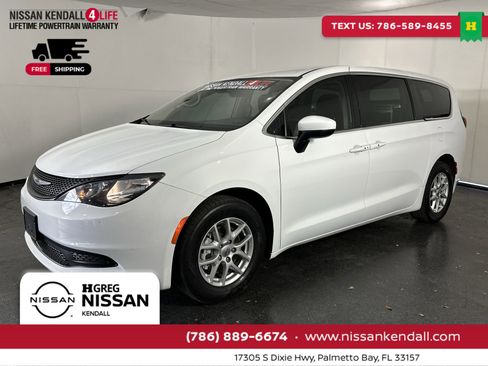 Used 2023 Chrysler Voyager LX image 6