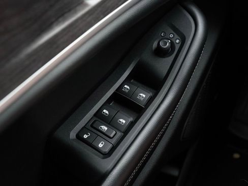 Used 2022 Jeep Grand Cherokee Limited image 13