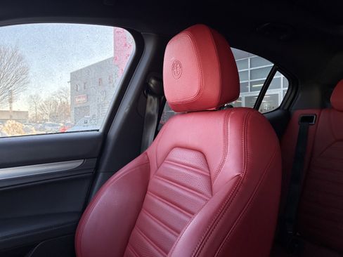 Certified 2024 Alfa Romeo Stelvio Veloce image 24