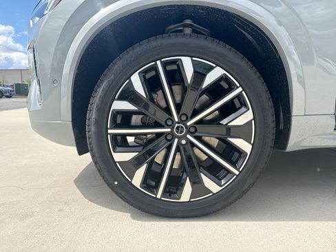 New 2026 Volvo XC90 T8 Plus w/ Protection Package Premier AWD/4WD image 12
