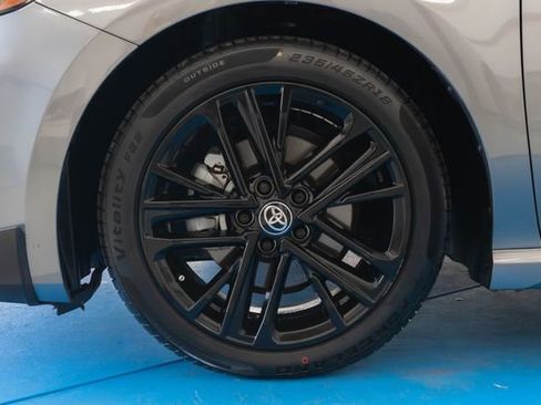 Used 2025 Toyota Camry SE FWD image 2