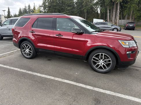 Used 2018 Ford Explorer Sport w/ Equipment Group 401A AWD/4WD image 2