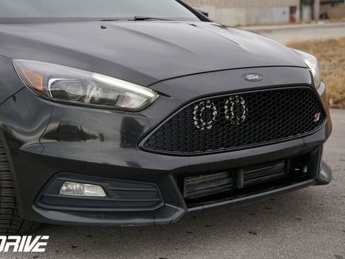 Used 2018 Ford Focus ST w/ Equipment Group 401A image 3