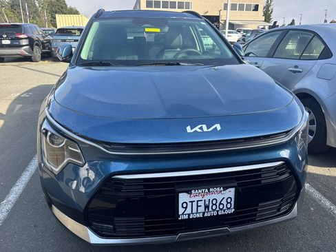 Used 2025 Kia Niro EX Touring FWD image 3