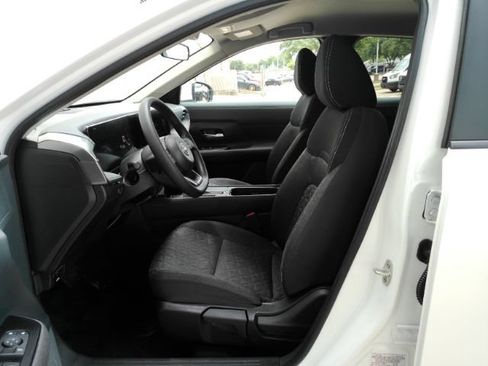 Used 2025 Nissan Kicks SV FWD image 14