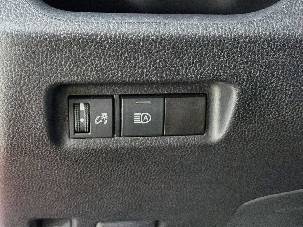 Used 2025 Toyota RAV4 LE AWD/4WD image 13