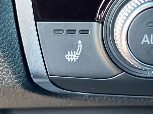 Certified 2025 Audi Q3 2.0T Premium w/ Black Optic Sport Package image 31