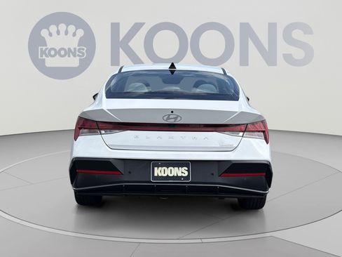 Certified 2024 Hyundai Elantra Limited FWD image 5