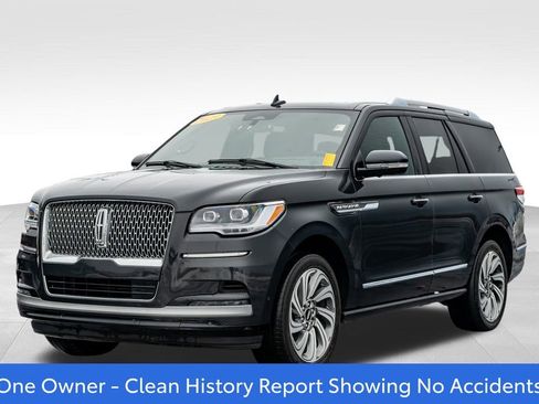 Used 2023 Lincoln Navigator Reserve AWD/4WD image 3