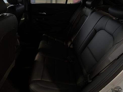 Used 2025 Buick Envista Sport Touring image 25