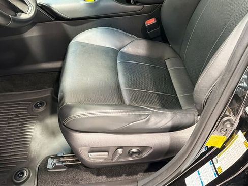 Certified 2021 Toyota Venza XLE w/ Softex Package AWD/4WD image 17