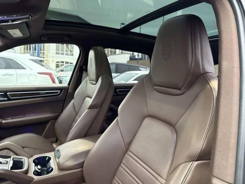 Used 2023 Porsche Cayenne Platinum Edition image 7