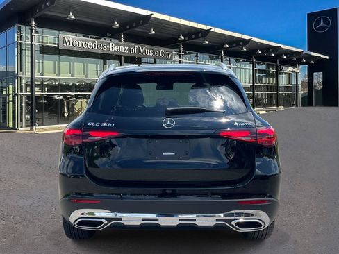 Used 2026 Mercedes-Benz GLC 300 4MATIC image 4
