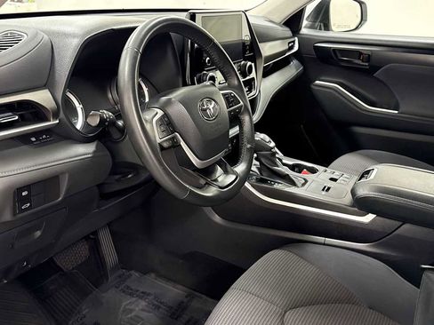 Certified 2023 Toyota Highlander LE image 12