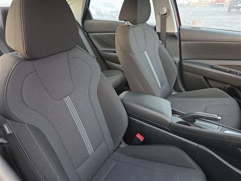 Used 2025 Hyundai Elantra SE image 31