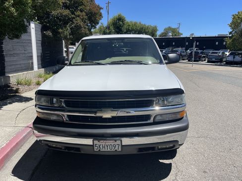 Used 2004 Chevrolet Suburban LS RWD image 8
